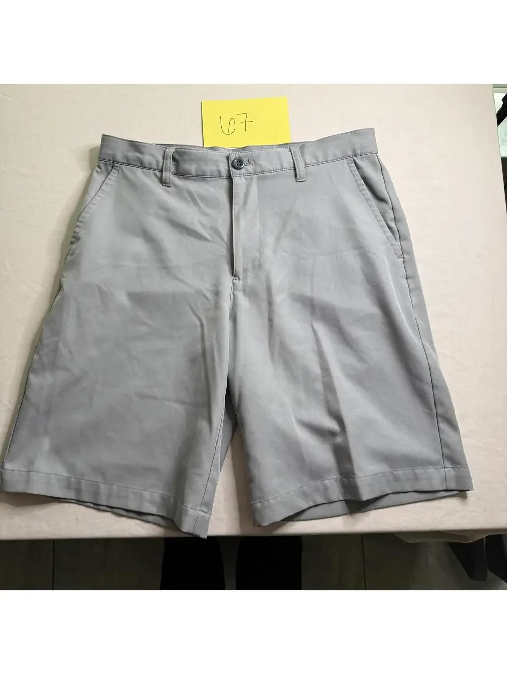IZOD Golf Men's Gray Shorts Size 30